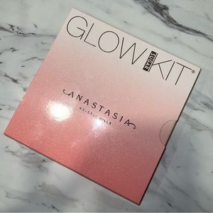 Anastasia Beverly Hills Sugar Glow Kit NWT.💜